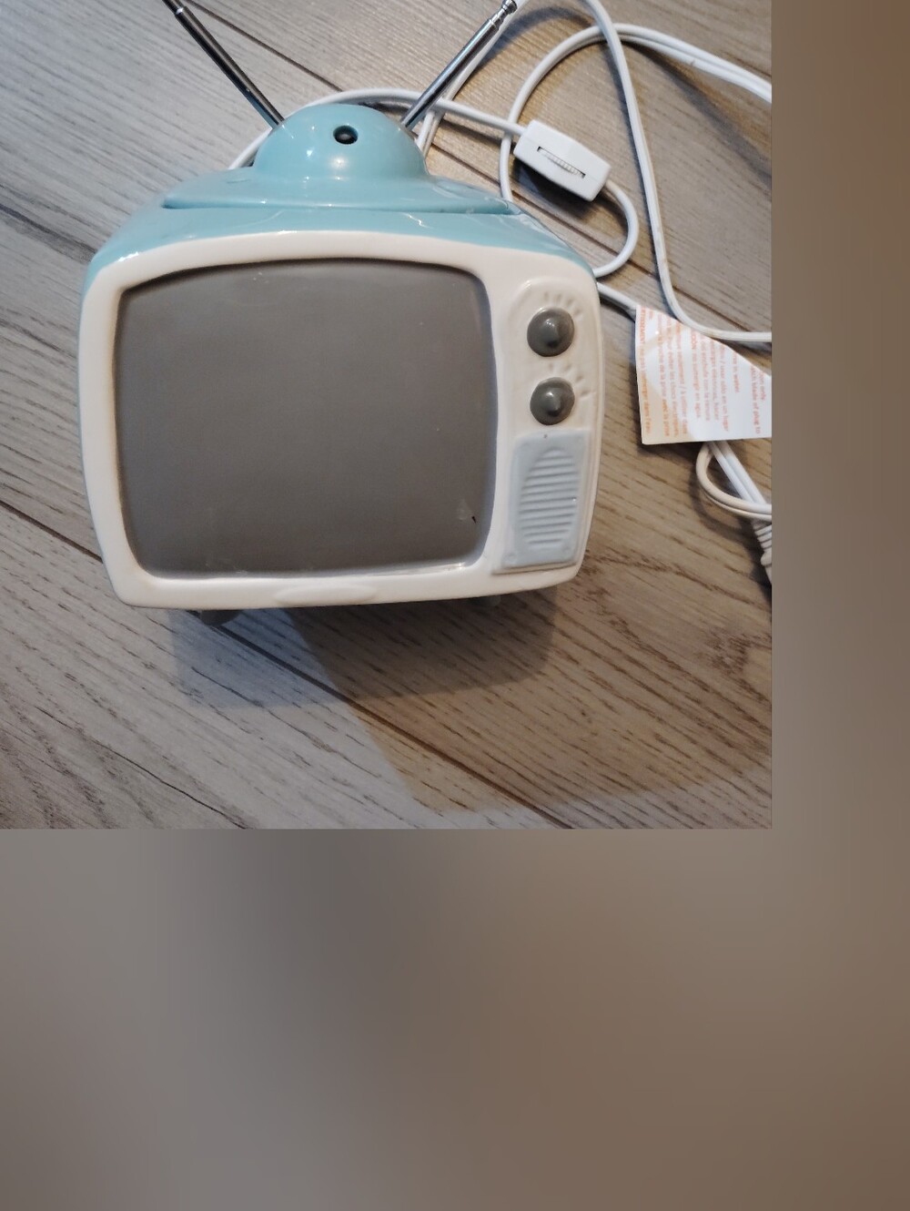 Scentsy Wax Element Warmer Retro Rabbit TV  Have Box EUC